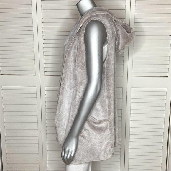 BIT & BRIDLE Light Gray Draped Faux Fur Hooded Fleece Open Sleeveless Vest M - Picture 4 of 9
